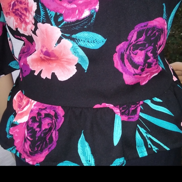 NWT "Derek Hart" black floral 3/4 sleeve blouse - Picture 5 of 9